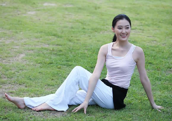 练瑜伽被教练揩油图：练瑜伽的自拍照片(5)(点击浏览下一张趣图)