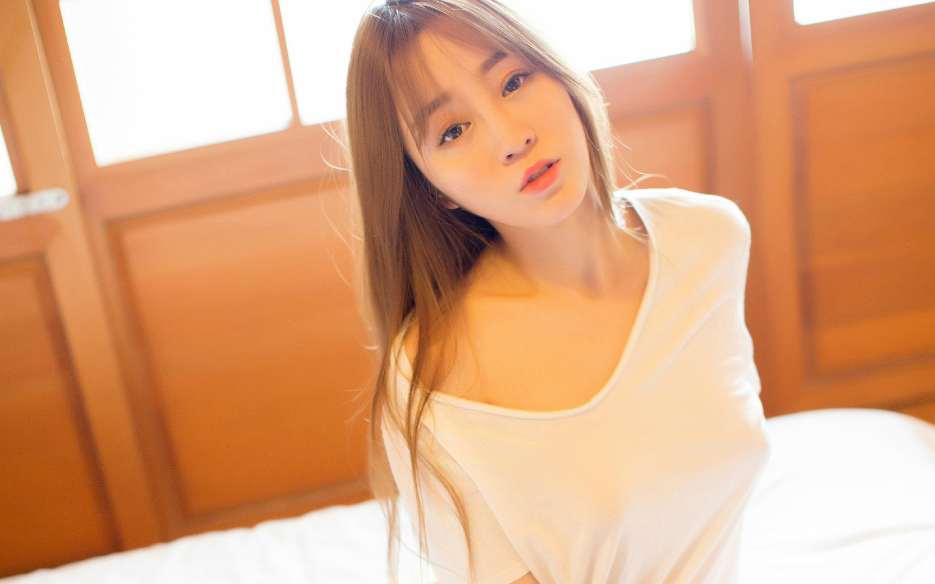 推女郎莫雨和王语纯46：王语纯露黑森林图(点击浏览下一张趣图)