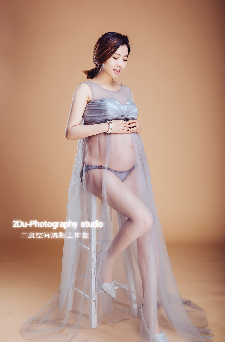 孕妇裸模走秀视频图片：孕妇写真摄影(点击浏览下一张趣图)