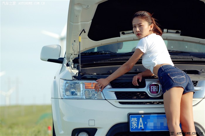 媳妇当车模路虎双门：媳妇当车模 成熟性感(2)(点击浏览下一张趣图)