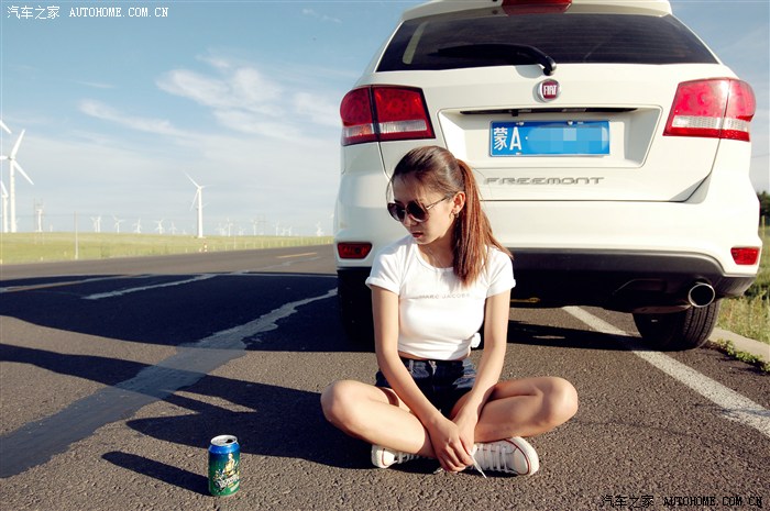 媳妇当车模路虎双门：媳妇当车模 成熟性感(4)(点击浏览下一张趣图)