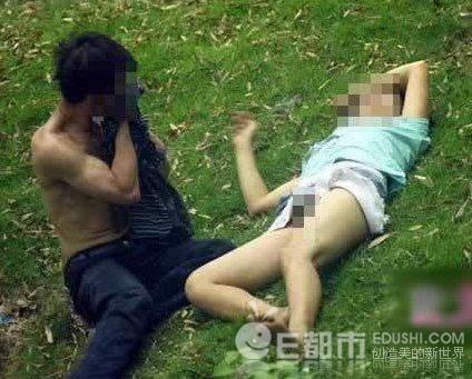 欧美老汉树林偷腥图片：年青人树林偷腥图片(点击浏览下一张趣图)