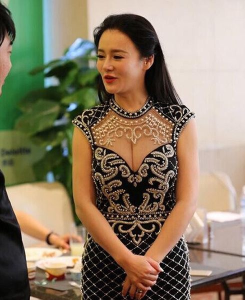 冉莹颖的胸好大视频：冉莹颖的胸有多大照(7)(点击浏览下一张趣图)