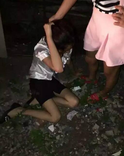 打屁屁家法女孩子超狠图片：体罚女生塞东西(2)(点击浏览下一张趣图)