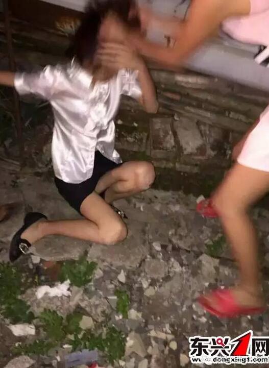 打屁屁家法女孩子超狠图片：体罚女生塞东西(5)(点击浏览下一张趣图)