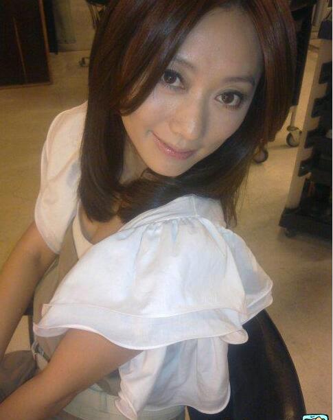 狂野av熟女写真图片欣赏：新出道熟女av(点击浏览下一张趣图)