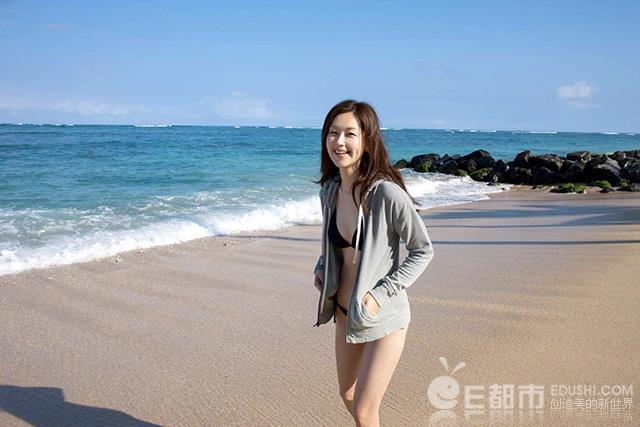 夜夜爱av在线播放视频：中年寂寞的离异妇女图片欣赏(3)(点击浏览下一张趣图)