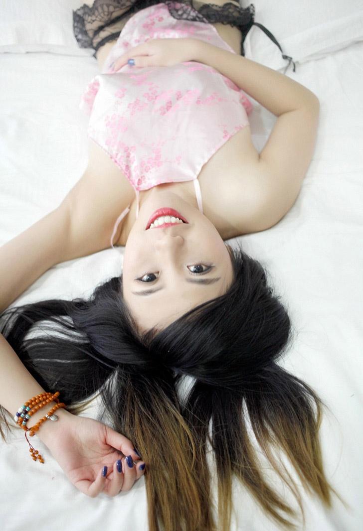 女性肚兜怎么穿视频：现在还有女生穿肚兜吗图(2)(点击浏览下一张趣图)