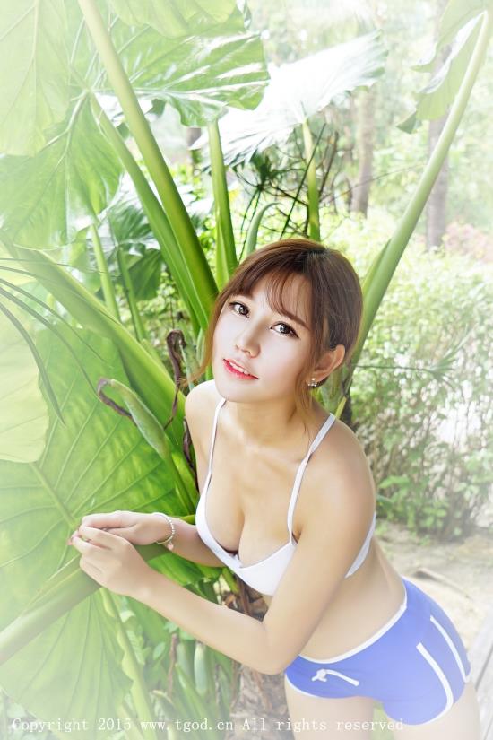 扯开肚兜握住她的柔软：肚兜下的强迫(2)(点击浏览下一张趣图)