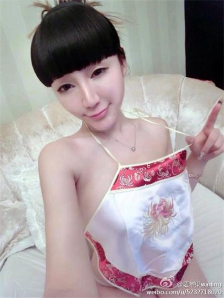 皇上解妃子肚兜视频：肚兜蹂躏(3)(点击浏览下一张趣图)