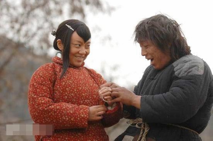 扮演大襟棉祆村姑剧照(点击浏览下一张趣图)