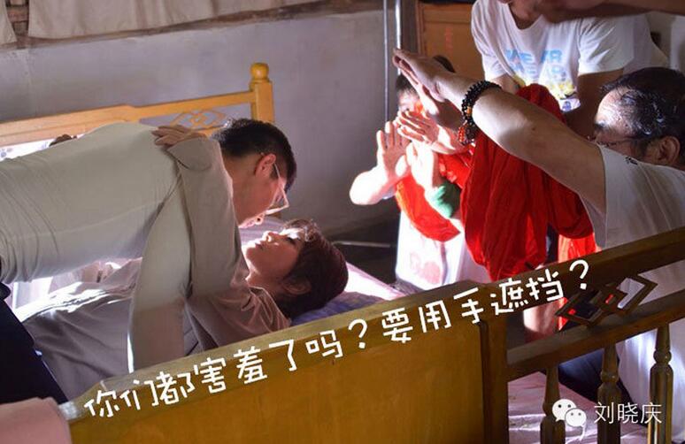 梁思浩忘情啃女星双乳：梁思浩国产凌凌漆(点击浏览下一张趣图)