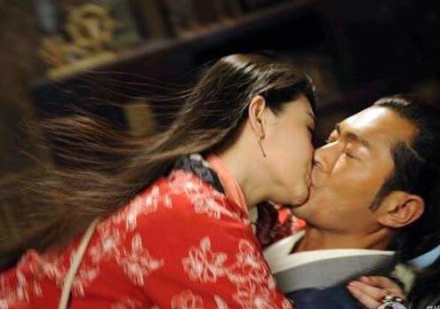 梁思浩忘情啃女星双乳：梁思浩国产凌凌漆(9)(点击浏览下一张趣图)