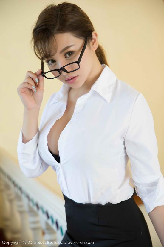 他的巨大挤进紧致的：唇舌交缠挺身进入(2)(点击浏览下一张趣图)