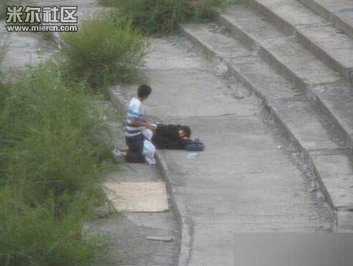 大学生钻草丛打野战图：大凉山亭子打野战图片(6)(点击浏览下一张趣图)