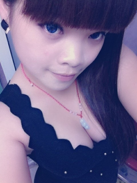 十二岁女生照片自拍：女生照片要真实素颜(点击浏览下一张趣图)