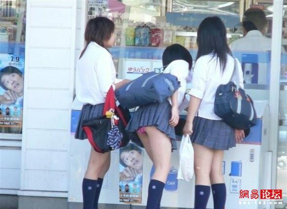 短裙多短才是齐b：热裤高中女生图(3)(点击浏览下一张趣图)