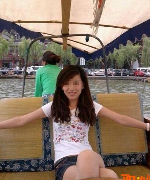 何婷婷合肥官员不雅照：合肥学院黄群照片(3)(点击浏览下一张趣图)