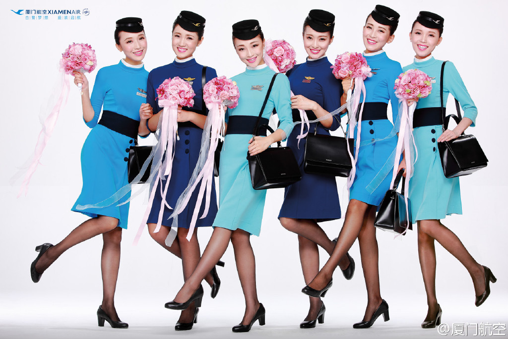 厦门航空空姐制服图片：2016厦航空姐服务图片(点击浏览下一张趣图)