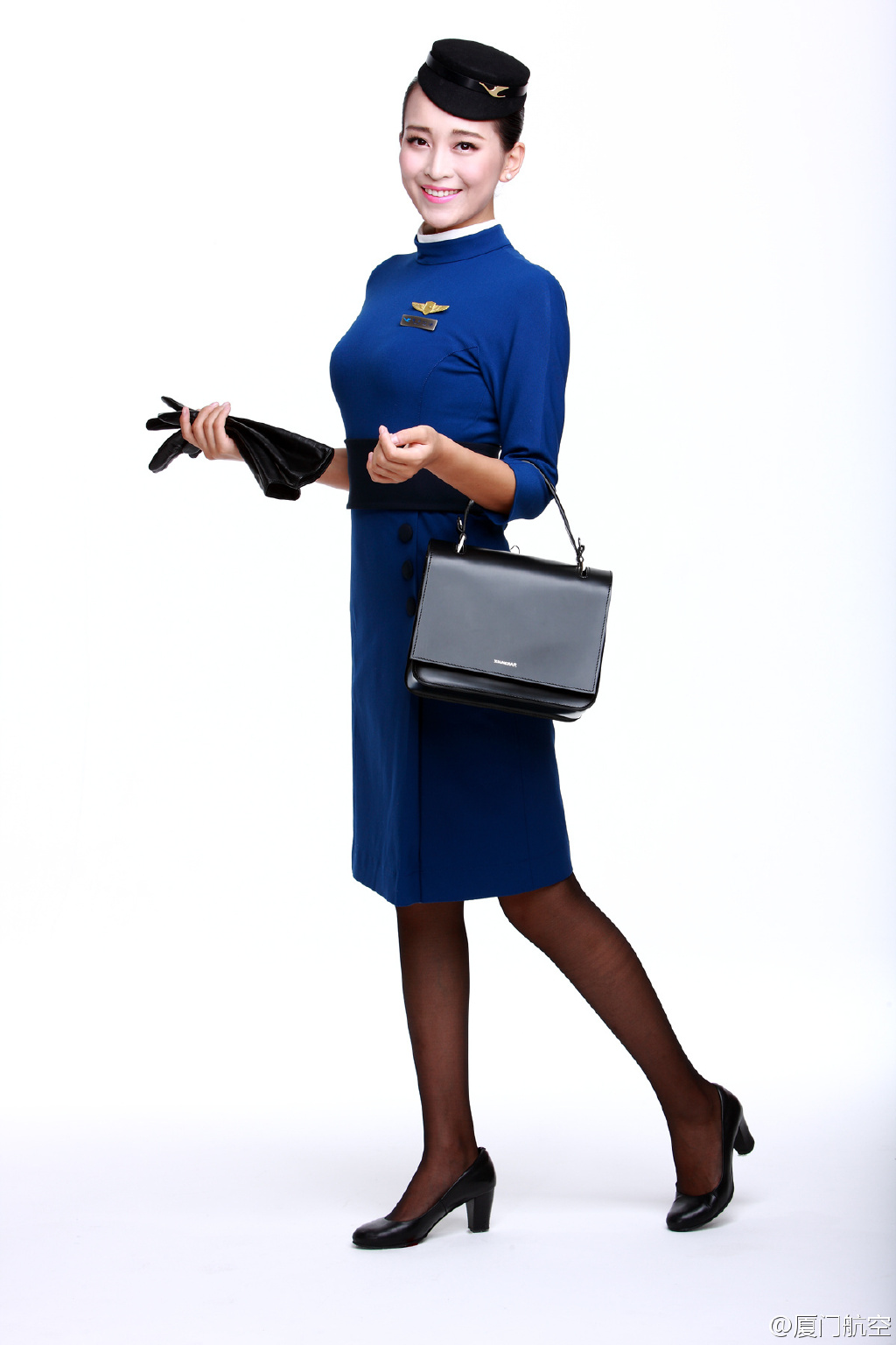 厦门航空空姐制服图片：2016厦航空姐服务图片(3)(点击浏览下一张趣图)