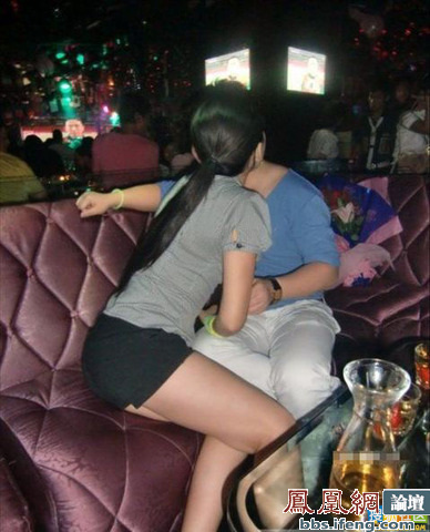 豪放女饭桌打赌脱裤图：漂流瓶豪放女图片(2)(点击浏览下一张趣图)