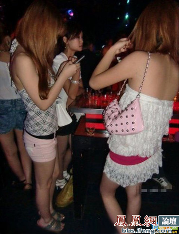 豪放女饭桌打赌脱裤图：漂流瓶豪放女图片(10)(点击浏览下一张趣图)
