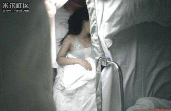 豪放女激情图片集：火车上的豪放女(6)(点击浏览下一张趣图)