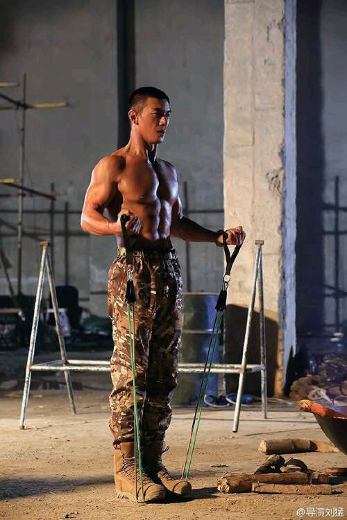 阮经天为什么是雕王：娱乐圈男星谁鸟大(5)(点击浏览下一张趣图)