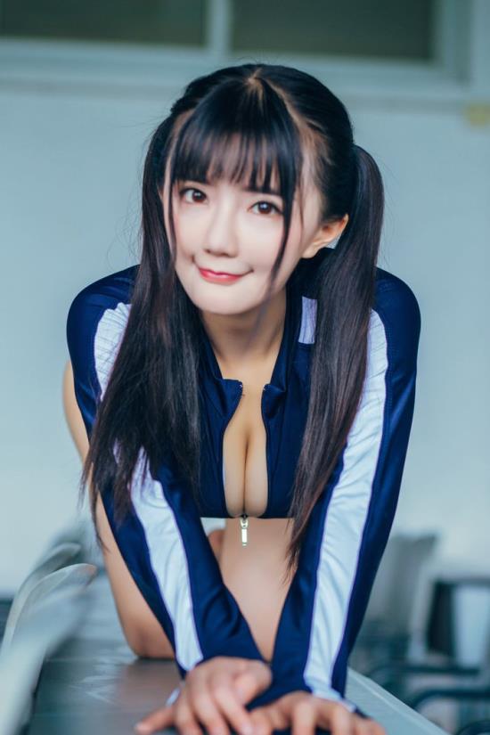 丰满美女观音坐莲15p1：丰满大美女一丝不苟图(2)(点击浏览下一张趣图)