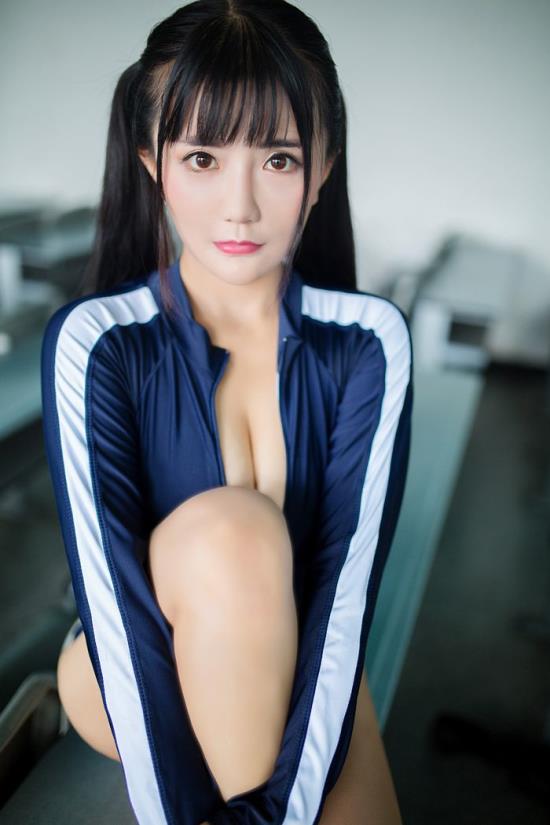 丰满高挑美女图片欣赏：丰满女人一丝不苟图(2)(点击浏览下一张趣图)