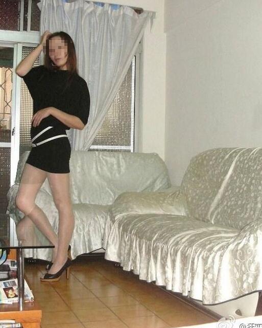 卖化妆品熟女：微信上约到的少妇照(点击浏览下一张趣图)