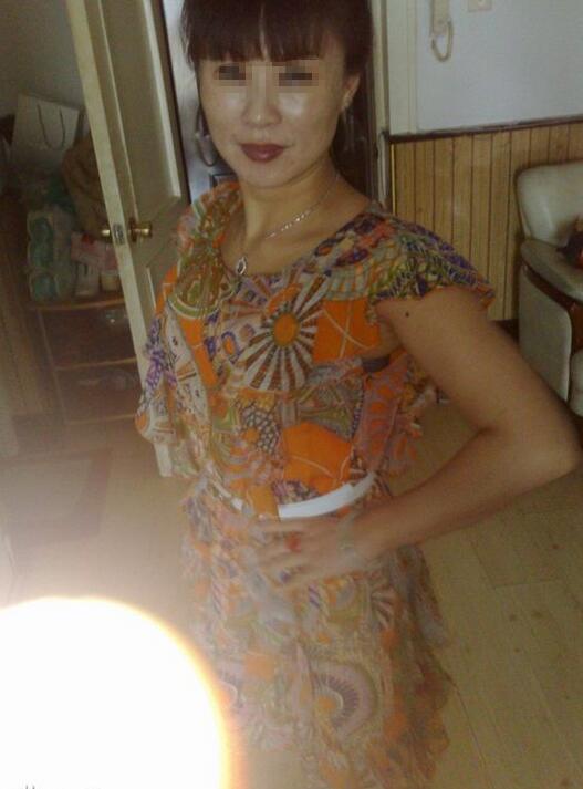 卖化妆品熟女：微信上约到的少妇照(5)(点击浏览下一张趣图)