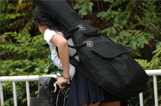 女生校服有内裤轮廓图：穿夏天校服内衣能看到(7)(点击浏览下一张趣图)