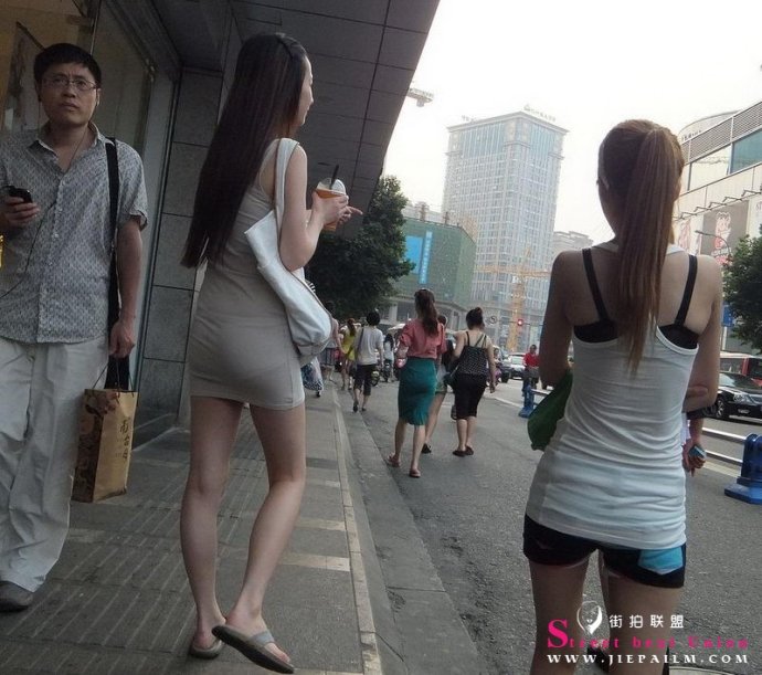 露出内裤轮廓图：女小学生漏出内裤轮廓(2)(点击浏览下一张趣图)