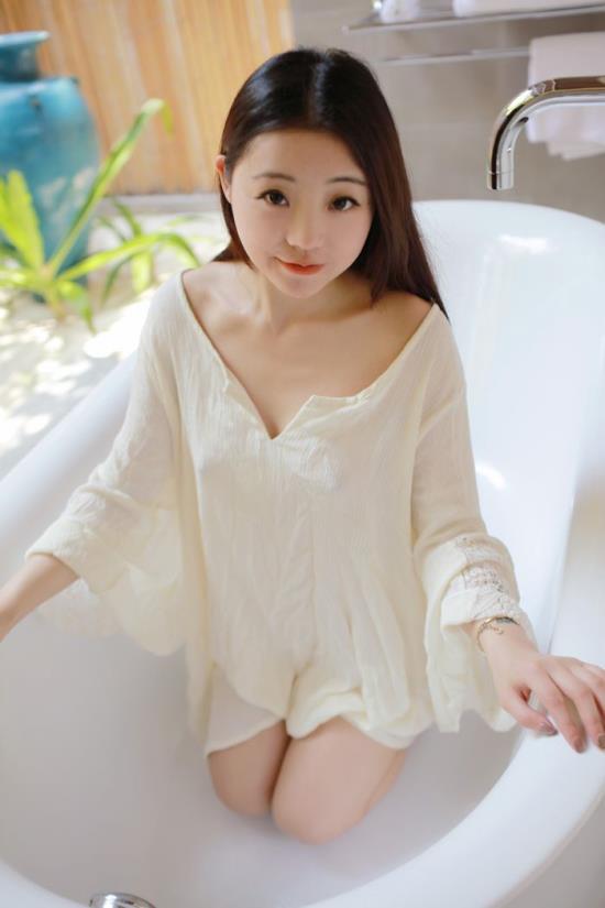 乳模刘莲莲人体写真：中国四大乳模图片(3)(点击浏览下一张趣图)