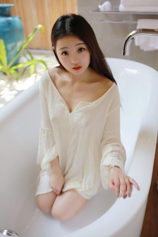 乳模刘莲莲人体写真：中国四大乳模图片(5)(点击浏览下一张趣图)