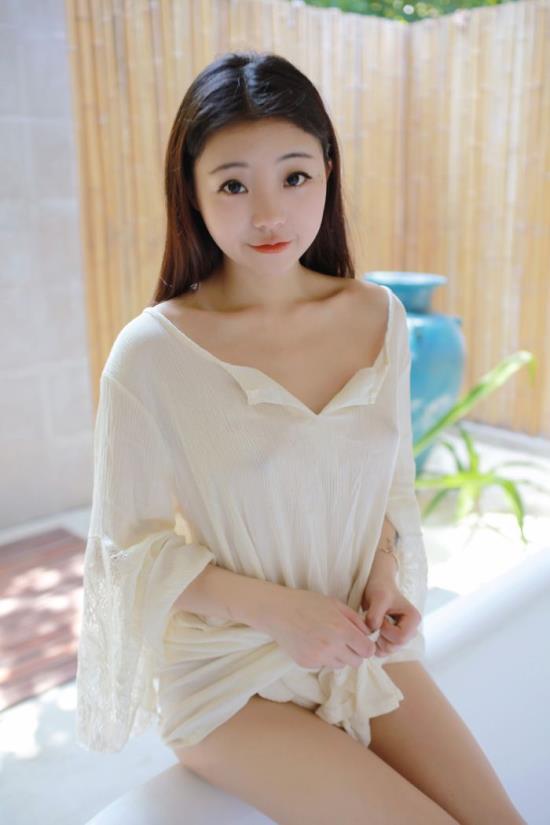 四大乳模模：裸模乳模的图片(2)(点击浏览下一张趣图)