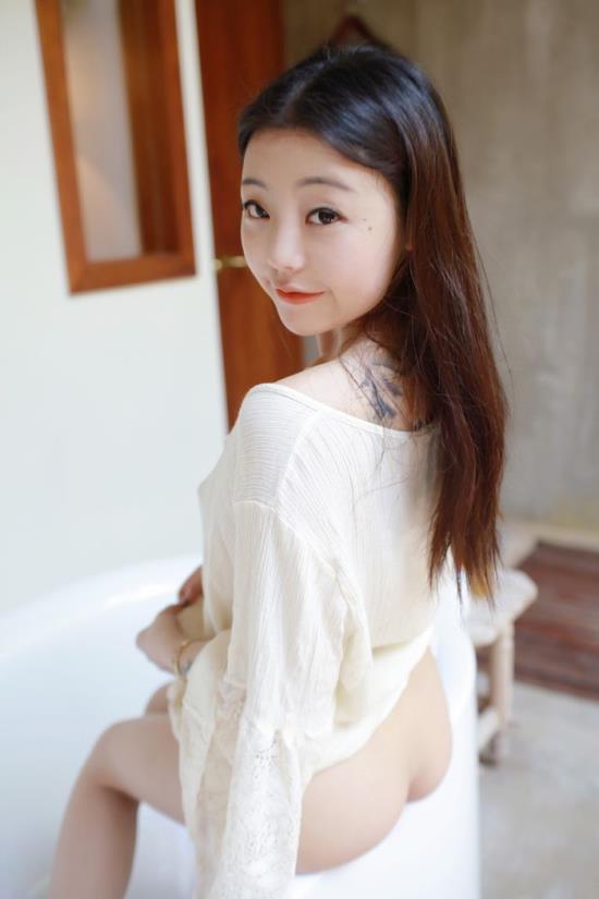 四大乳模模：裸模乳模的图片(5)(点击浏览下一张趣图)