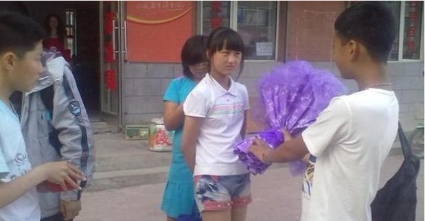 00后的女孩棵身片：现在的00后都逆天了(点击浏览下一张趣图)
