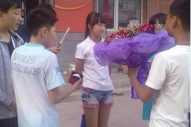 00后的女孩棵身片：现在的00后都逆天了(2)(点击浏览下一张趣图)
