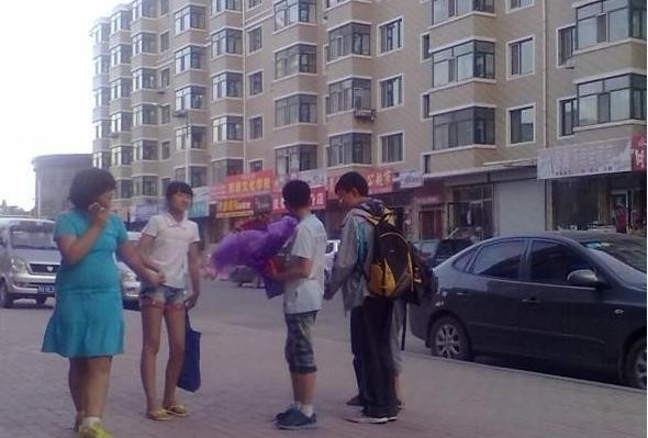 00后的女孩棵身片：现在的00后都逆天了(3)(点击浏览下一张趣图)