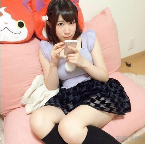 12岁小女生的裙子下面：欧美图片(5)(点击浏览下一张趣图)
