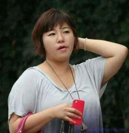 赵雅琳摸kris那儿图：exo经纪人赵雅琳非礼照(3)(点击浏览下一张趣图)