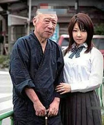 陪床保姆真实图片：老人怎么玩陪床保姆(6)(点击浏览下一张趣图)