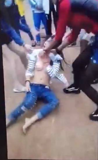 世界上最流氓的视频:海南扒衣少女完整视频(点击浏览下一张趣图)