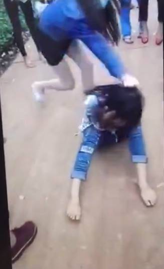 世界上最流氓的视频:海南扒衣少女完整视频(4)(点击浏览下一张趣图)