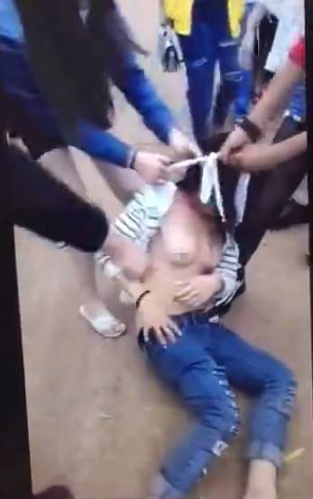 世界上最流氓的视频:海南扒衣少女完整视频(7)(点击浏览下一张趣图)