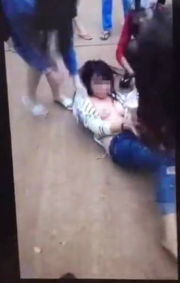 世界上最流氓的视频:海南扒衣少女完整视频(10)(点击浏览下一张趣图)