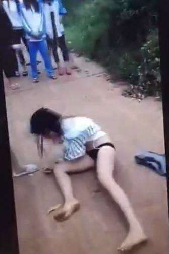 世界上最流氓的视频:海南扒衣少女完整视频(17)(点击浏览下一张趣图)