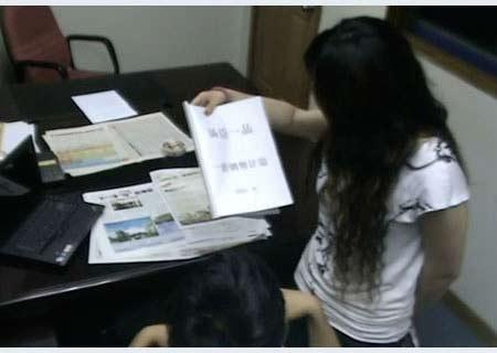 老板把我衣服脱了强吻：强吻视频，亲嘴动态图(6)(点击浏览下一张趣图)